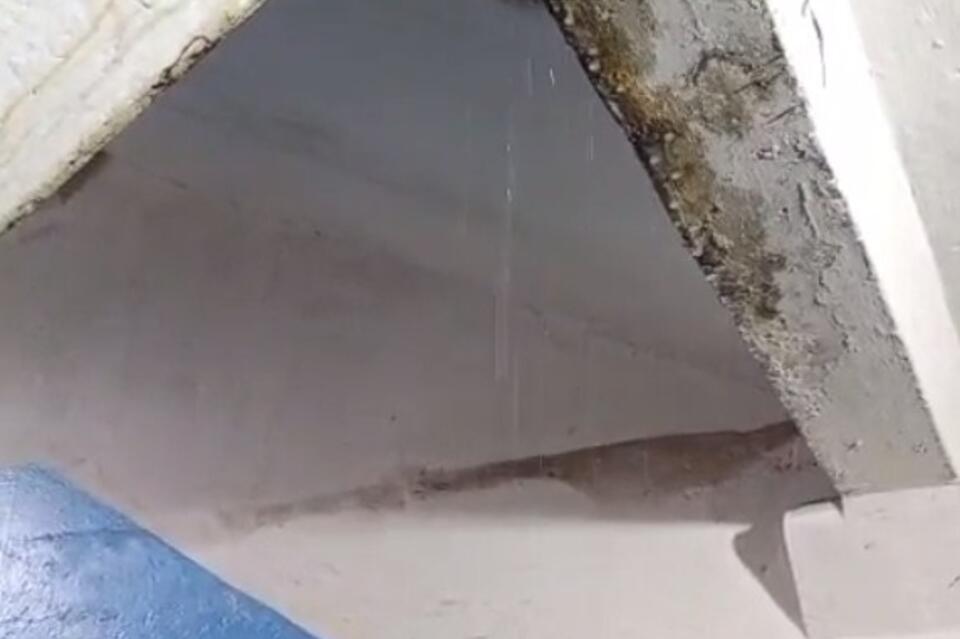 Дом затопило в селе Большая Тура