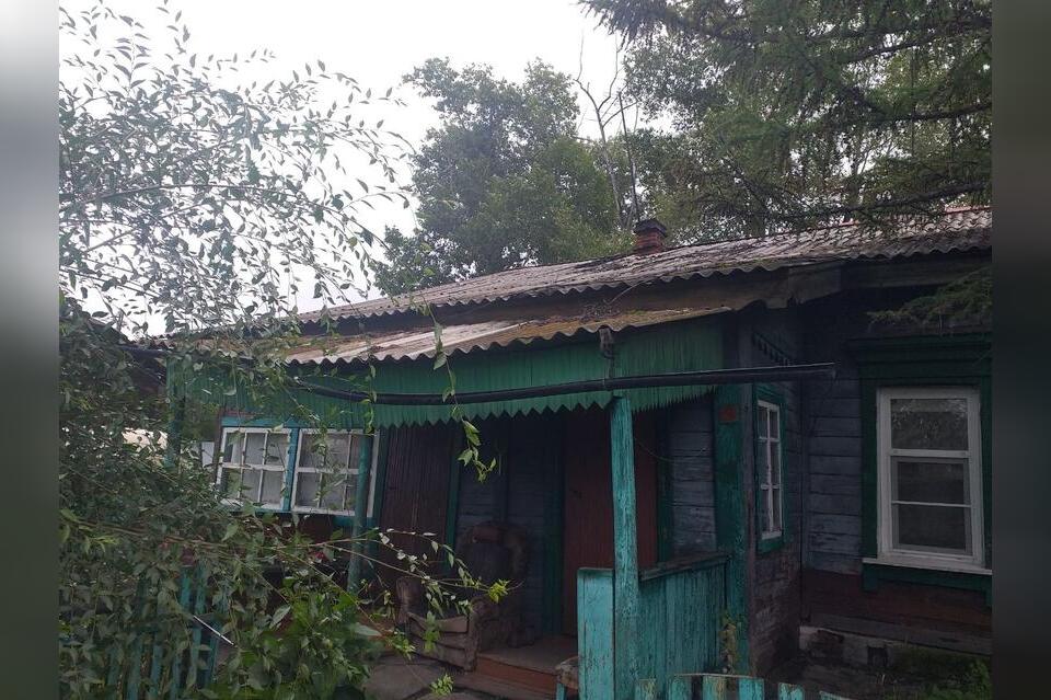 Жителей Шилки не расселяют из аварийного барака — дому уже 100 лет