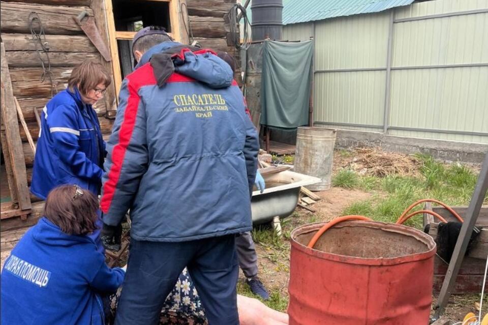 Женщину из заполненного водой колодца спасли в Чите