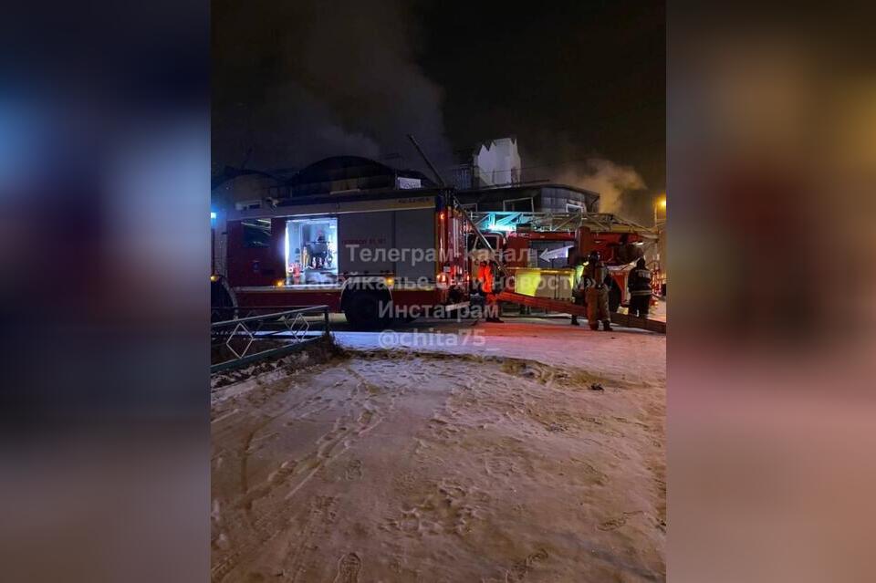 Торговый центр горел ночью в Чите