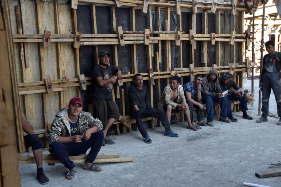 Мигранты строили Добротный в Чите без необходимых документов