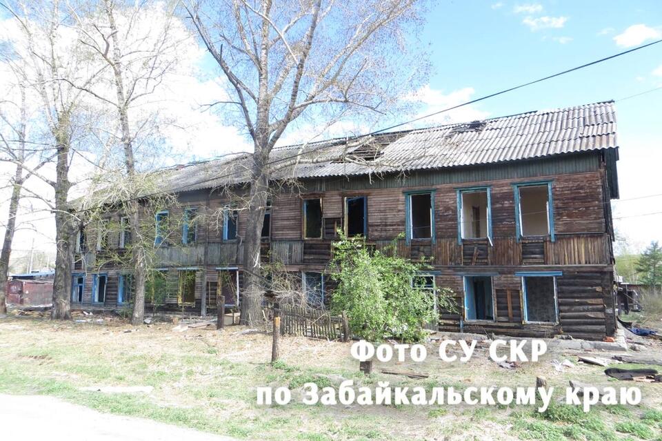 В аварийном доме Чернышевска обвалился потолок - три ребёнка получили травмы