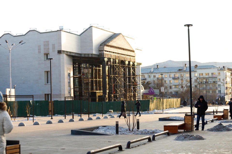 ZAB.RU публикует фото с разгромленной Театральной площади в Чите