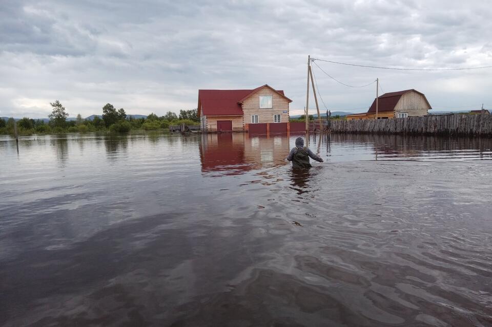 Более 1000 спасателей работают на паводках в Приморье