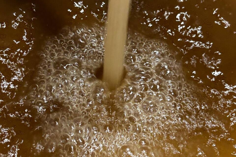 Ржавая вода идет из крана жителей улицы Автогенная, 2