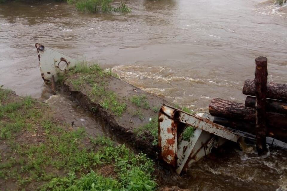 «Наводнение - 2022»: ливни подмыли мосты в Верхних Куларках Сретенского района - проезда нет