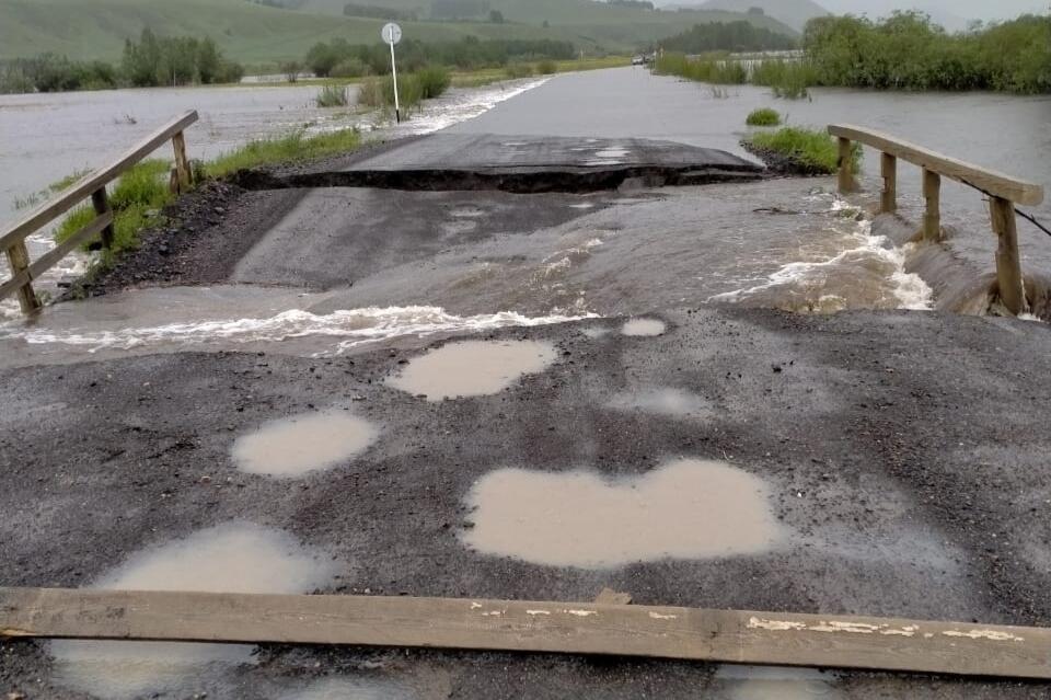 Два моста смыло на региональной трассе в Забайкалье