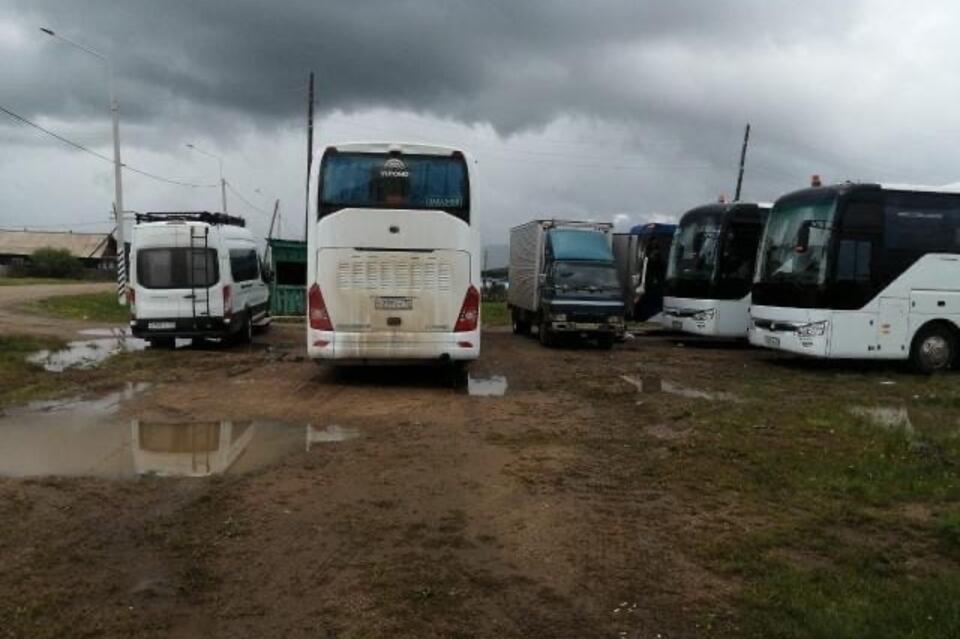Рейсовые автобусы и грузовики не могут выехать из села Шелопугино
