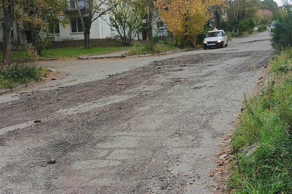 Вместо дороги жители Первомайского получили раскиданный асфальт