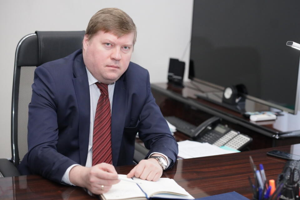 Автор фразы об «использованных резиновых изделиях» имеет зарплату свыше 233 тысяч рублей в месяц