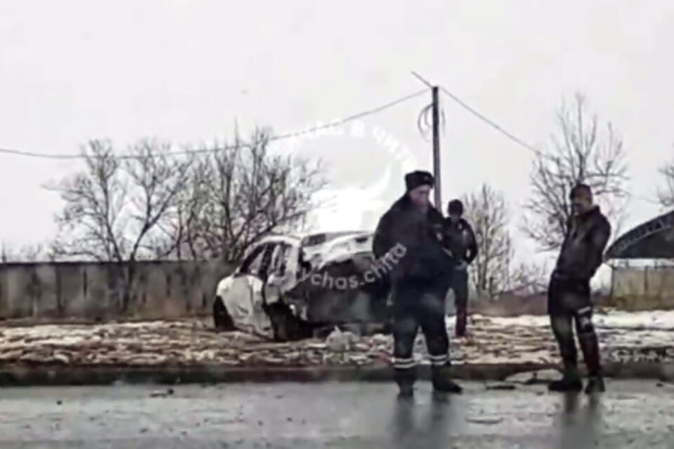 Две иномарки столкнулись возле памятной  стелы на КСК в Чите