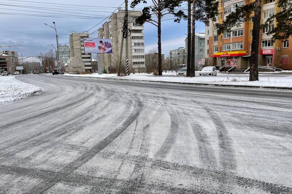 Гололёд, пробки, отсутствие снегоуборочных машин - читинцы о дорожной обстановке в городе