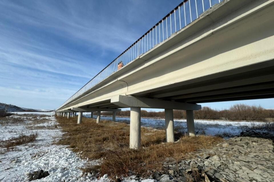 Отремонтировали мост через реку Ага