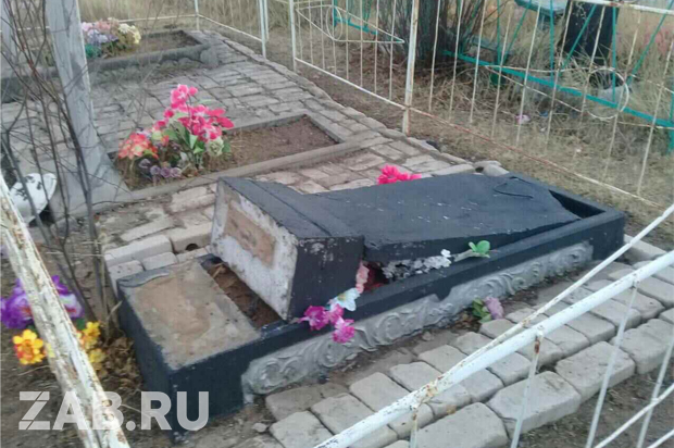 За повредивших могилы в Урульге школьников ответят их родители