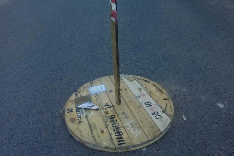 Крышки люков вторую ночь воруют в поселке Антипиха