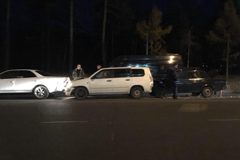 Два человека пострадали в столкновении четырех авто на ул. Шилова в Чите