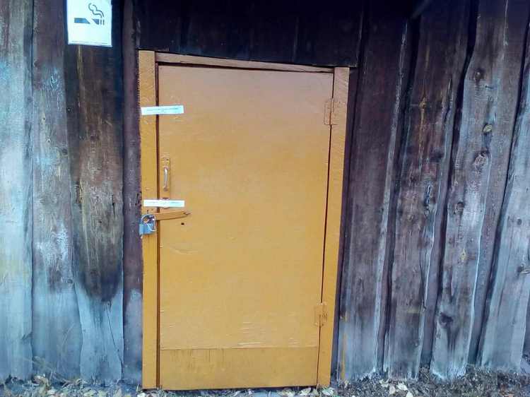 Приставы закрыли на 90 суток спортзал и буфет в школе села Сохондо