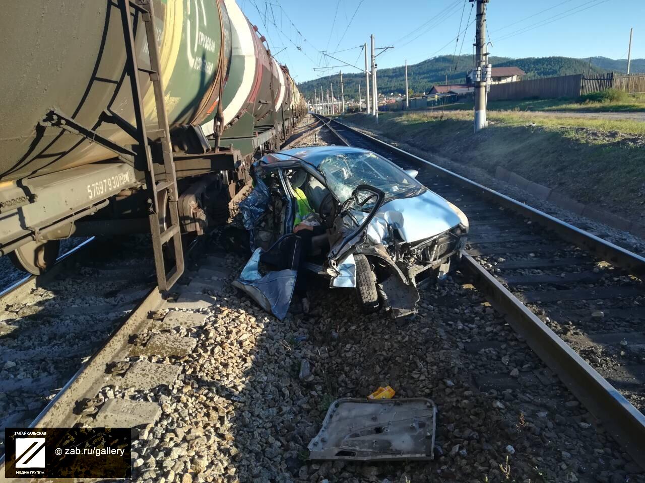 Автомобиль попал под поезд в Атамановке