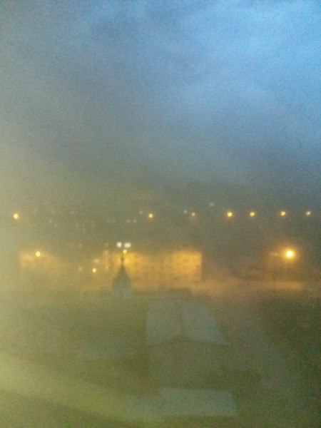 Из-за сильного ветра в Чите поднялась песчаная буря и выбивает окна на балконах