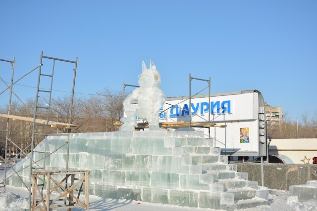Вандалы сломали фигурки собак в Ледовом городке в Краснокаменске