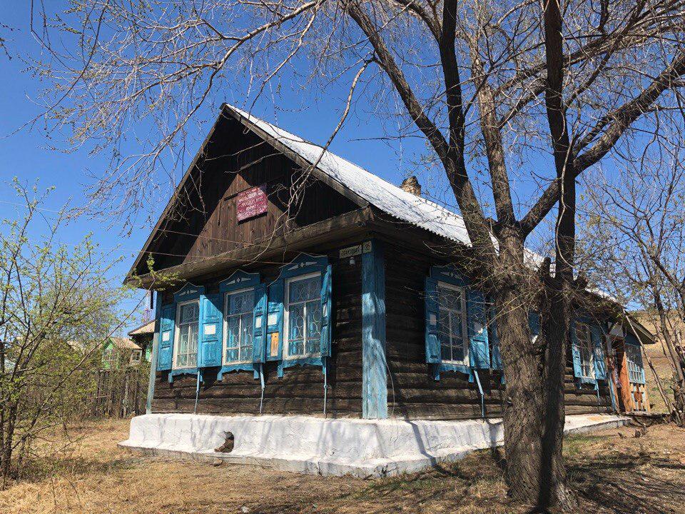 Судно, весло, старые УАЗы и туалет