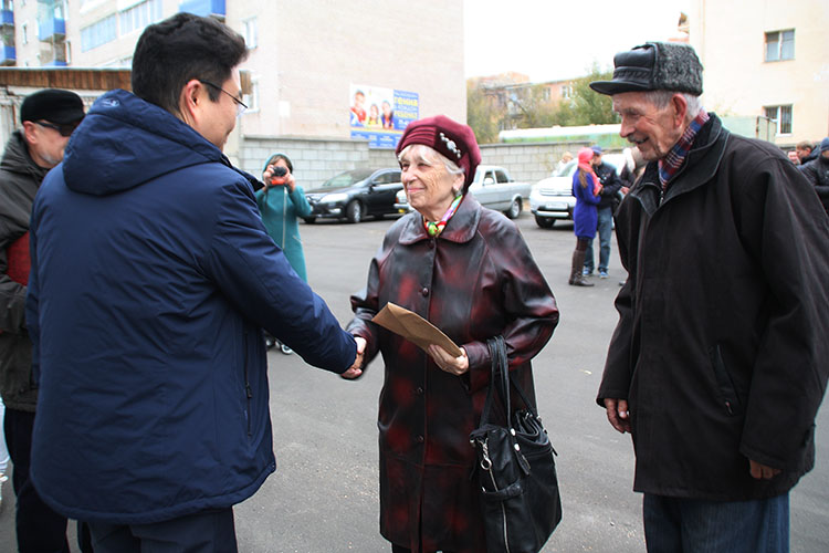 Обманутые дольщики получили ключи от квартир в новостройке от компании «РУС»