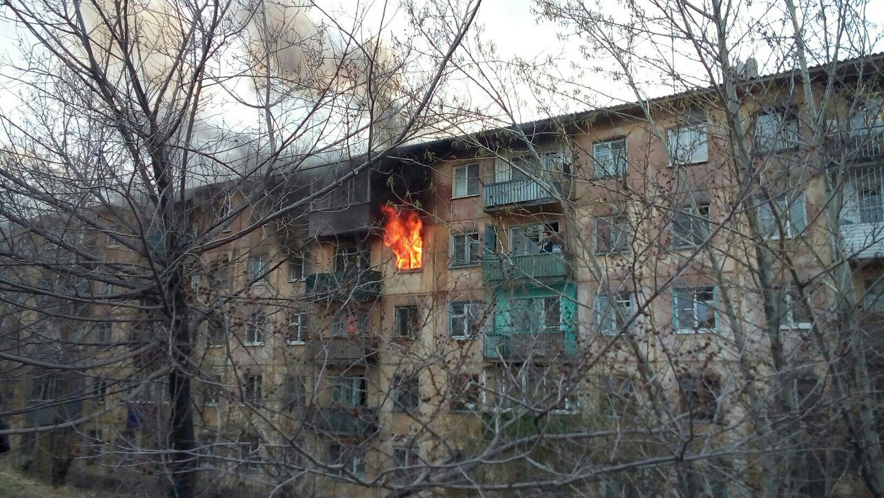 Пожарные потушили квартиру в Сосновом бору в Чите