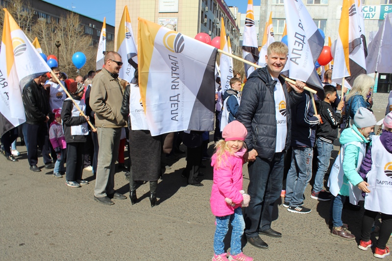 Лапушкин, Гнатышен и Афицинский возглавили колонну «Партии Дела» на Первомае