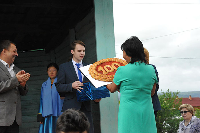 Власти Забайкалья поздравили школу в Угдане со 100-летним юбилеем