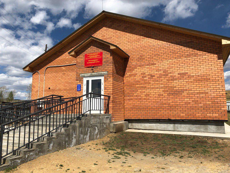 Судно, весло, старые УАЗы и туалет