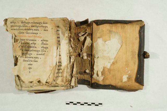 В Бурятию после реставрации вернулась одна из старейших книг Национальной библиотеки