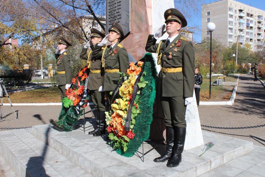 Кочергин возложил цветы к памятнику воинам-интернационалистам