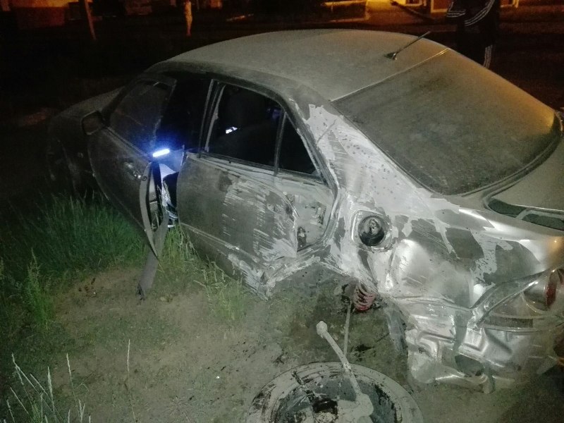 Водитель снес электроопору в Чите и скрылся с места ДТП