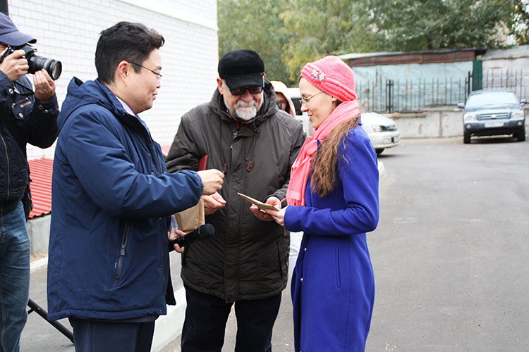 Обманутые дольщики получили ключи от квартир в новостройке от компании «РУС»