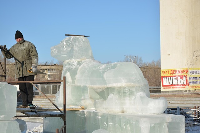 Вандалы сломали фигурки собак в Ледовом городке в Краснокаменске