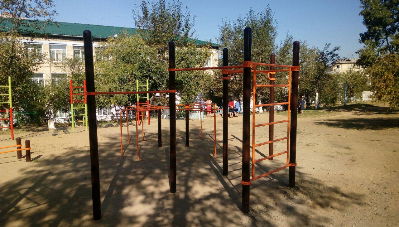 Школьники и жители Соснового бора в Чите получили новую спортплощадку для футбола и баскетбола