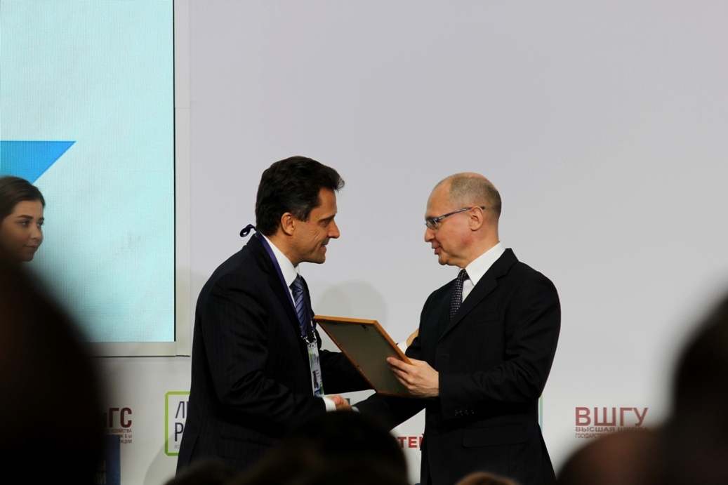 Лидер, «миллионер», филантроп