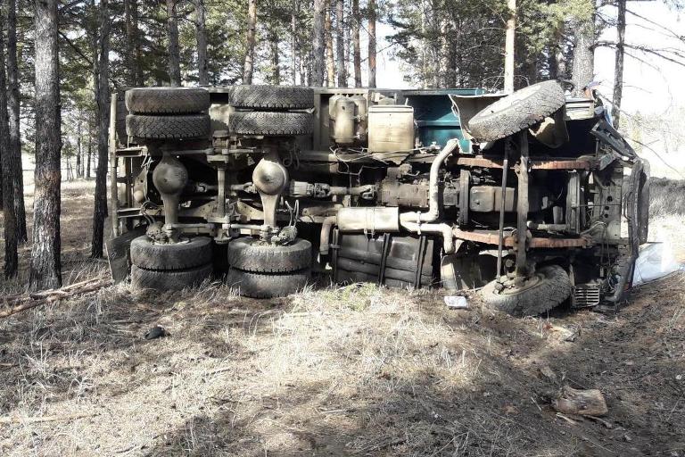 Водитель погиб в ДТП с двумя КамАЗами в Карымском районе