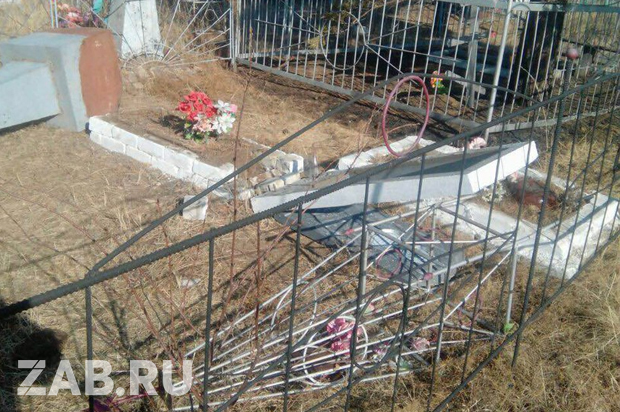 За повредивших могилы в Урульге школьников ответят их родители