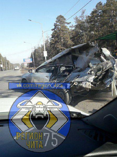БТР и Nissan столкнулись в районе кладбища Читы