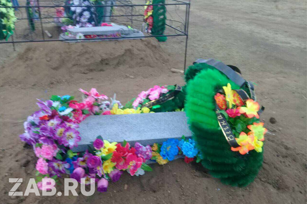 За повредивших могилы в Урульге школьников ответят их родители