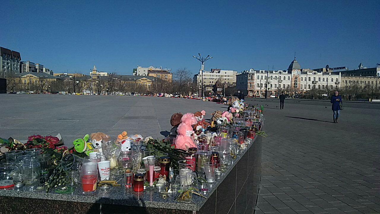 Игрушки с акции памяти жертв трагедии в Кемерово отдадут малоимущим семьям края