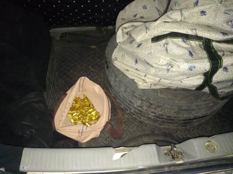 Более 80 слитков золота в багажнике авто пытались вывезти из Забайкалья в КНР