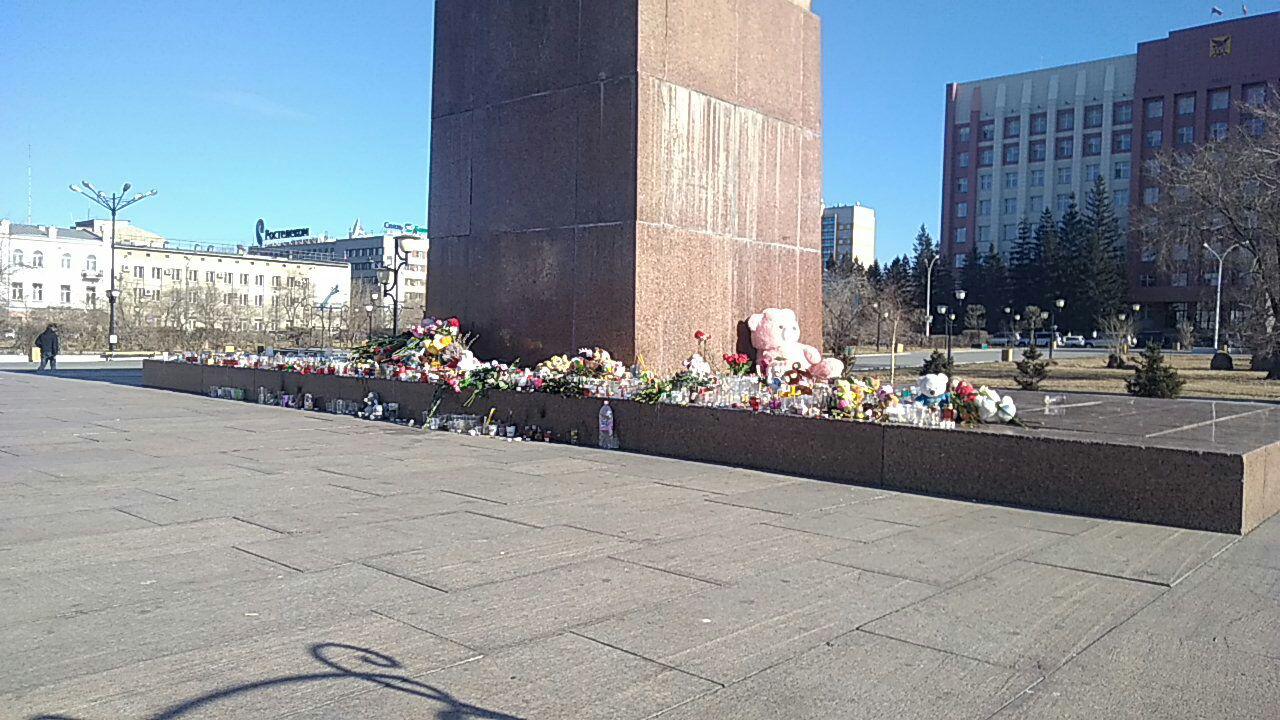 Игрушки с акции памяти жертв трагедии в Кемерово отдадут малоимущим семьям края