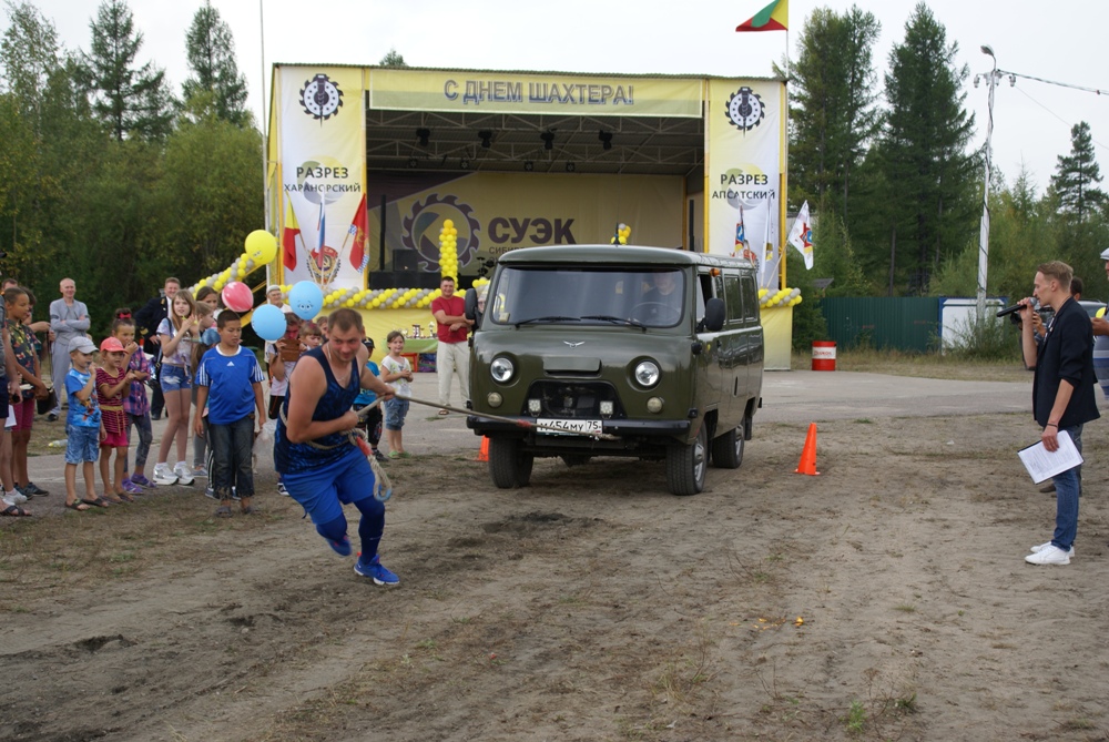 Горняки забайкальских предприятий СУЭК отметили День шахтёра