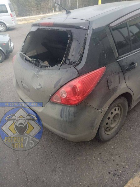 Ветер снёс крышу на АЗС под Читой, повреждено несколько машин