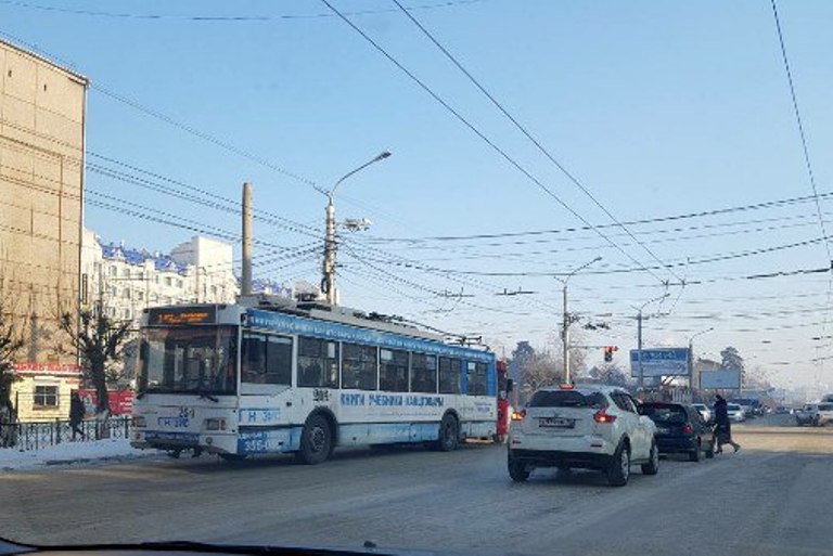 Троллейбусы встали из-за обрыва линии в центре Читы