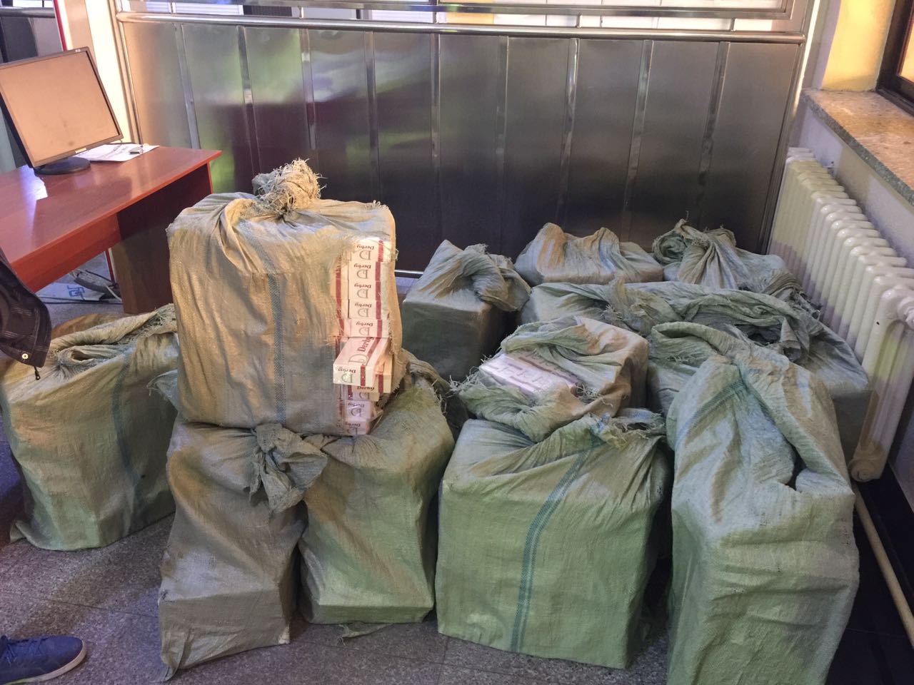 Китайца со 177 кг сигарет задержали на границе в Забайкалье