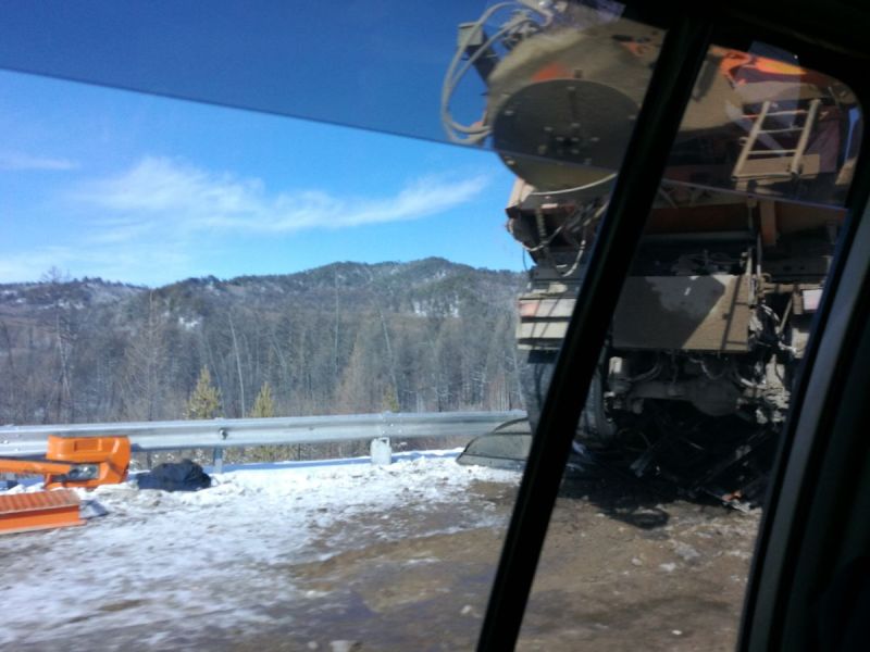 Снегоуборочный КамАЗ пострадал во время очистки дороги