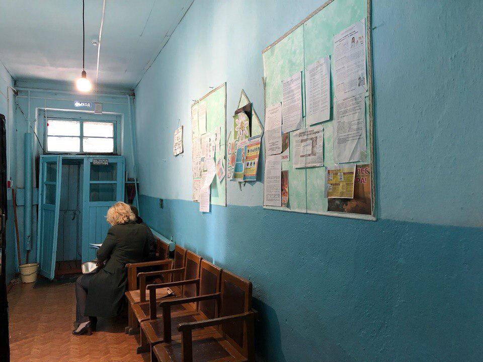 Судно, весло, старые УАЗы и туалет